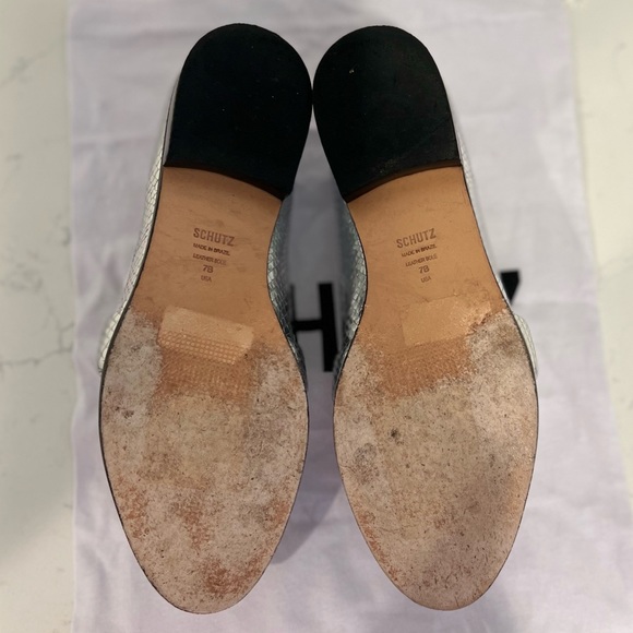 Schutz Silver Snakeskin Leather Loafers. Size 7. GUC! Dustbag included. - Picture 4 of 16